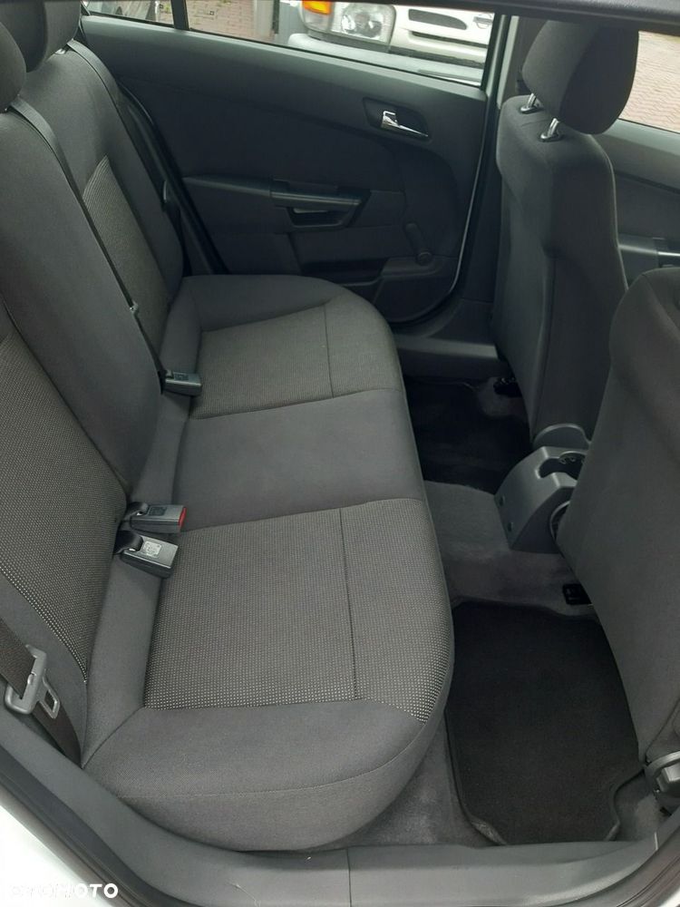 Opel Astra 1.6 Innovation - 26