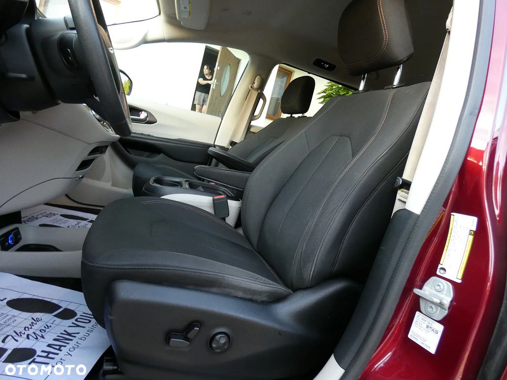 Chrysler Pacifica - 29