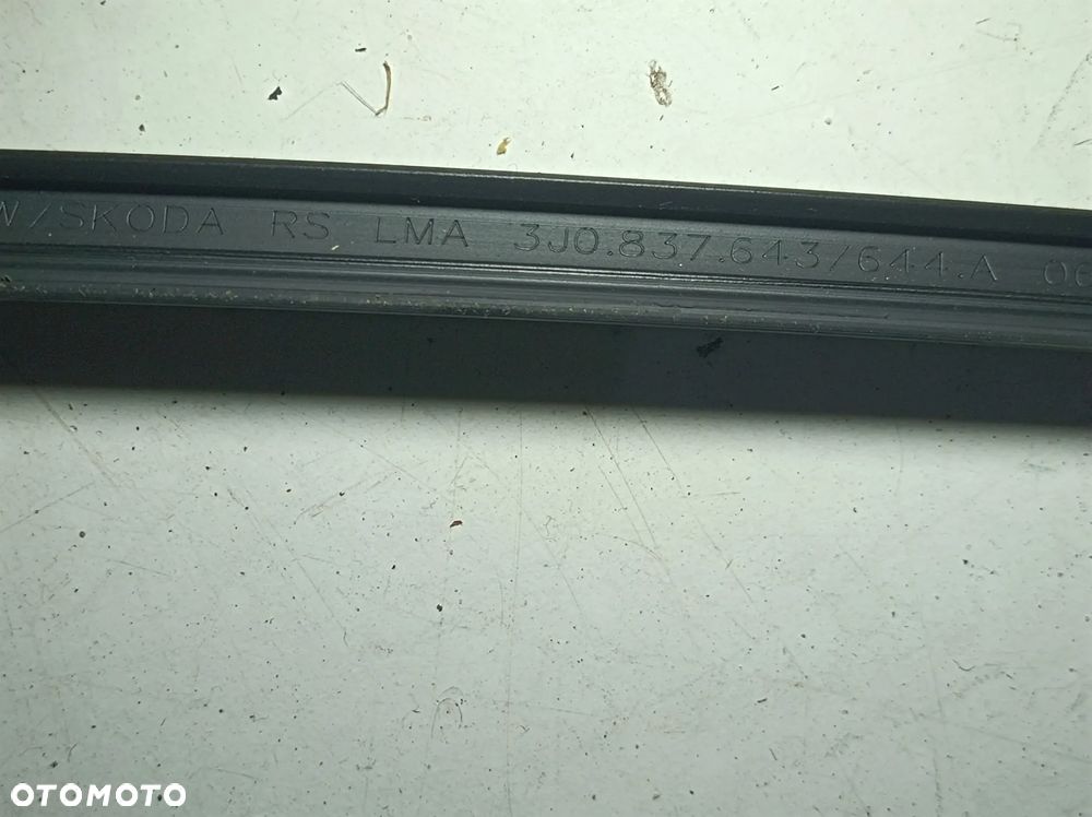 LISTWA GÓRNA DRZWI LEWY PRZÓD VW PASSAT B9 3J0837643A041 - 3