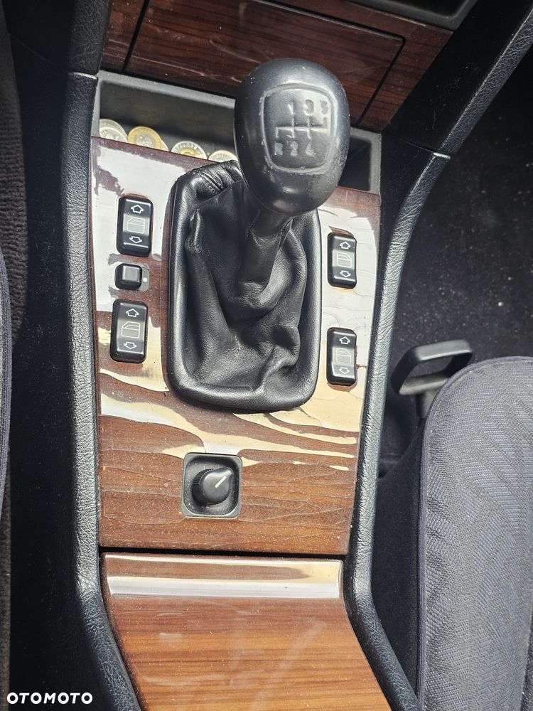 Mercedes-Benz Klasa C 180 Elegance - 27
