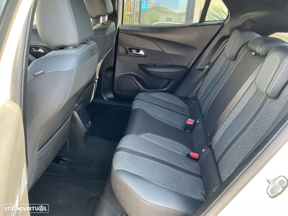 Peugeot 2008 1.2 PureTech Allure Pack - 37