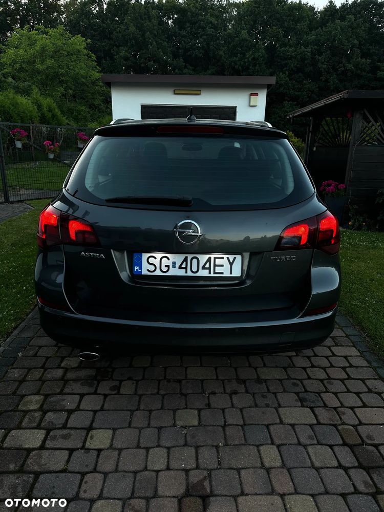 Opel Astra 1.6 T Cosmo - 11