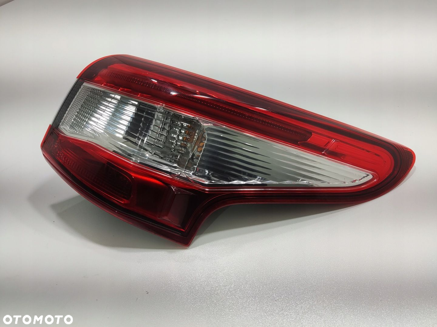 LAMPA PRAWA PRAWY TYŁ W BŁOTNIK NISSAN QASHQAI II J11 2014-2016 26550-4EA0A - 2