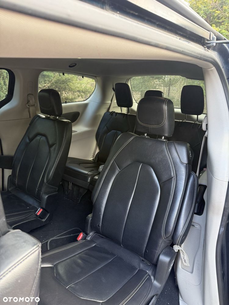Chrysler Pacifica - 8