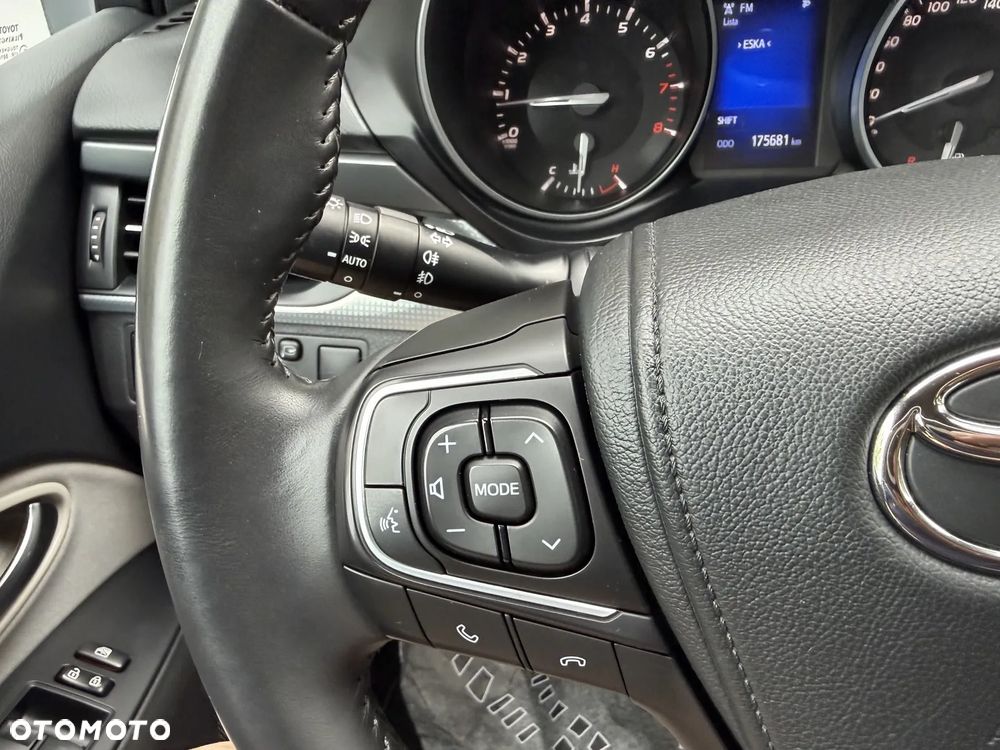 Toyota Avensis 1.8 Premium - 26