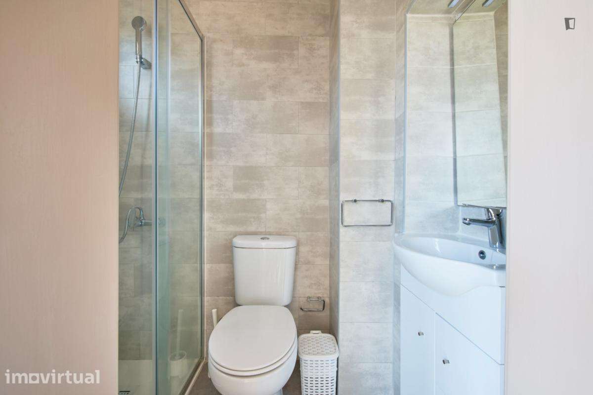 Quarto - localizado em Alameda Lisbon - Grande imagem: 2/45