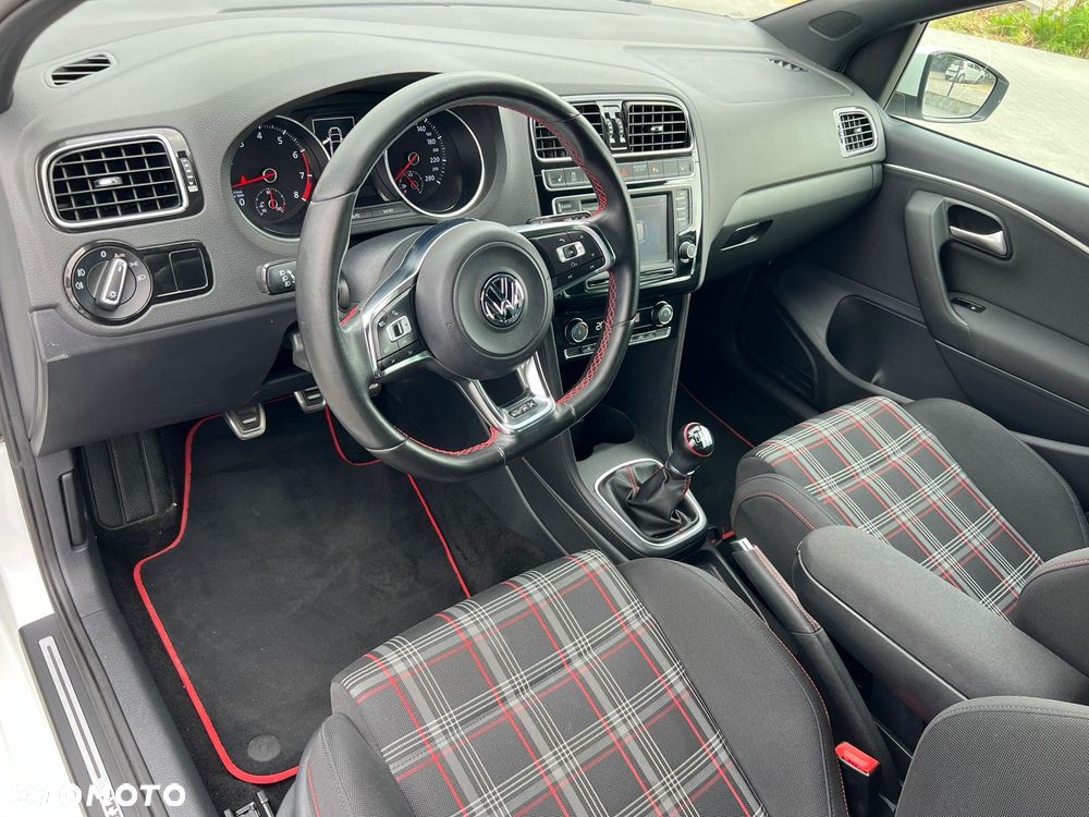 Volkswagen Polo 1.8 TSI BMT GTI - 14