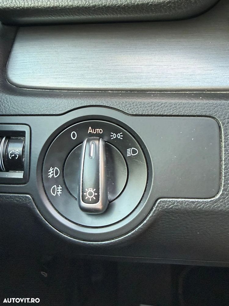 Volkswagen Passat 2.0 TDI DPF BlueMotion Technology Sportline - 16