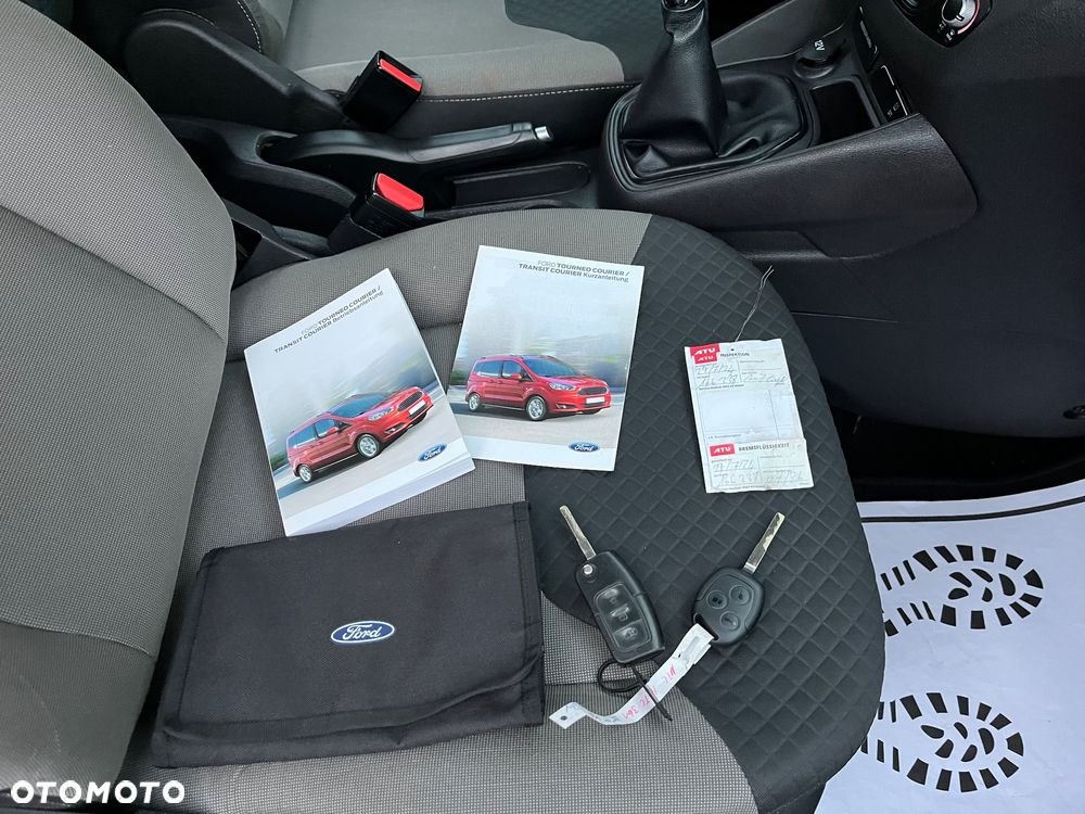 Ford Transit Courier - 28