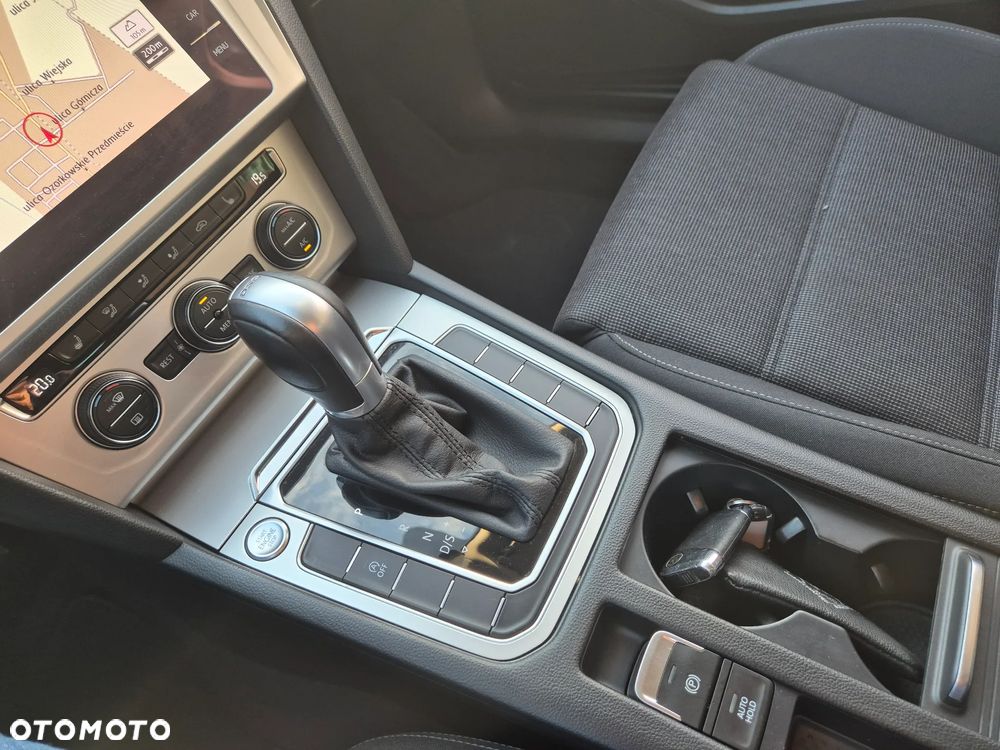 Volkswagen Passat - 38