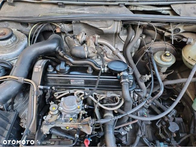 Volkswagen Passat 1.9 TD CL - 6