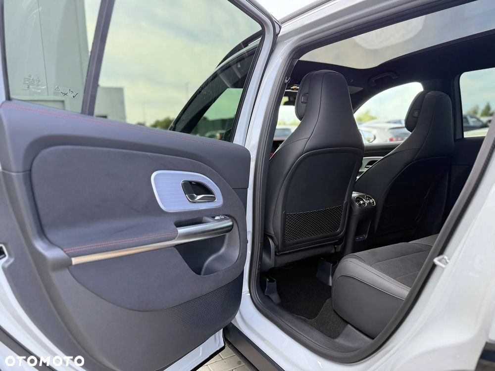 Mercedes-Benz GLB - 30