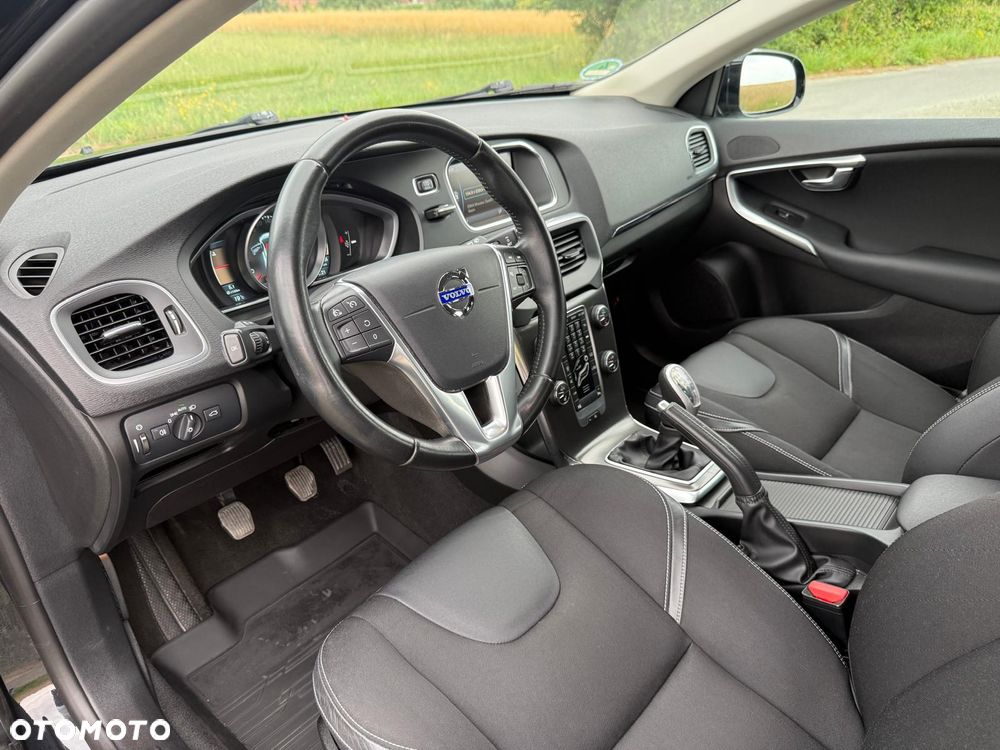 Volvo V40 D2 Momentum - 19