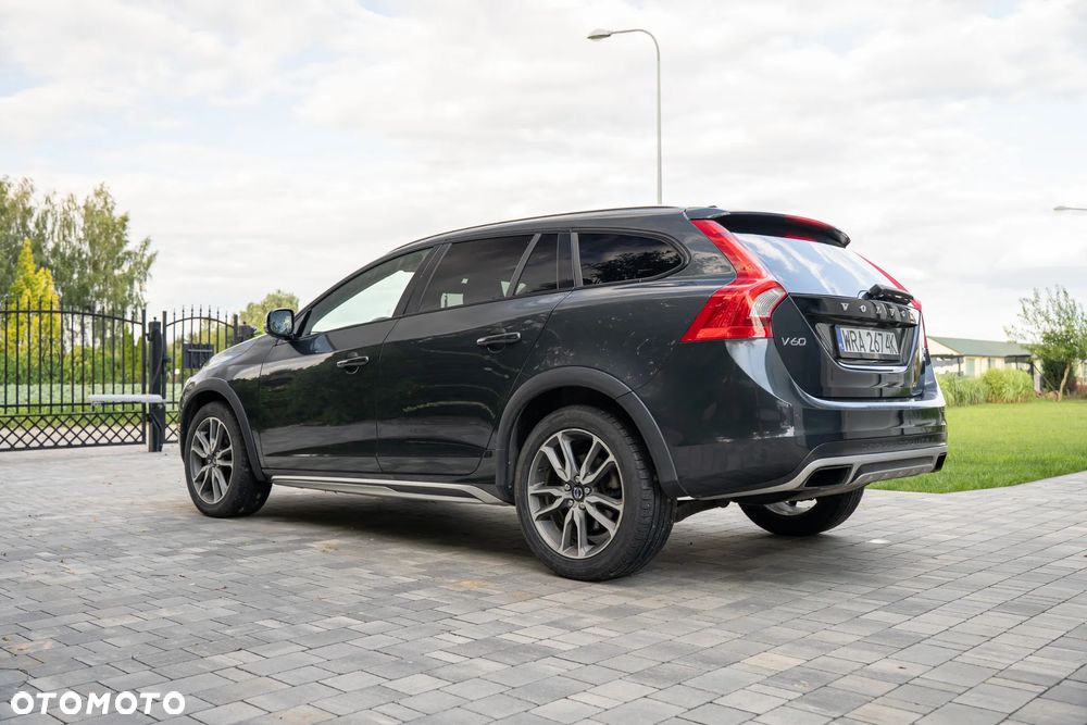 Volvo V60 Cross Country - 9