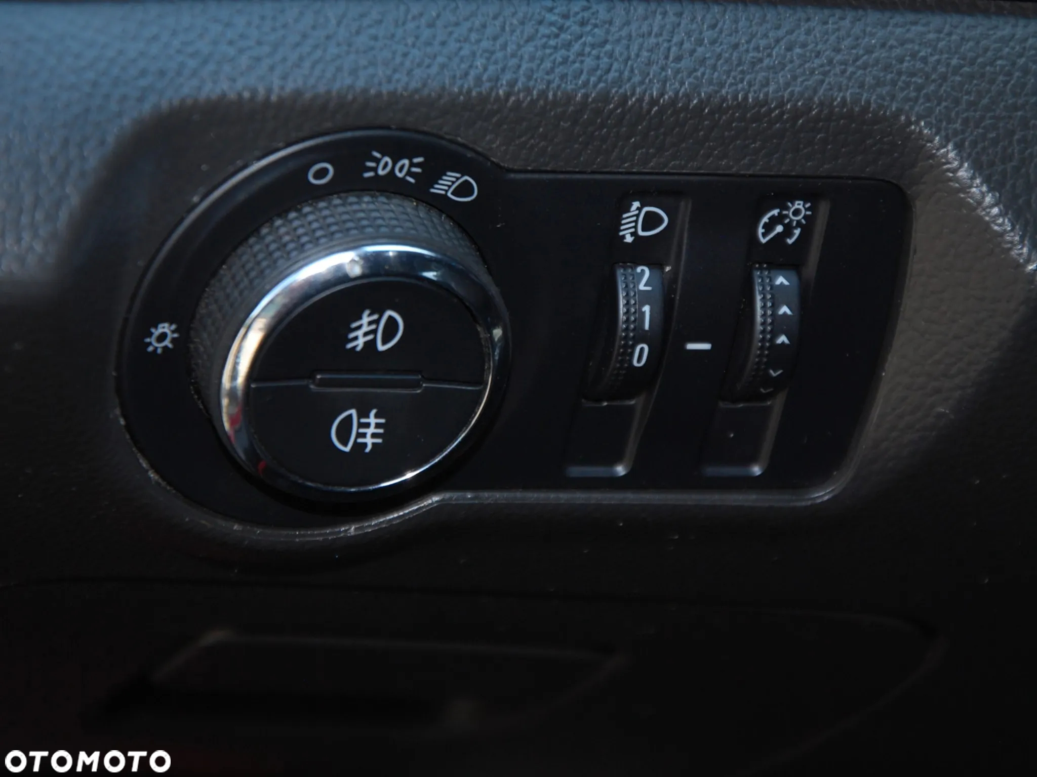 Chevrolet Cruze 1.6 LS+ - 33