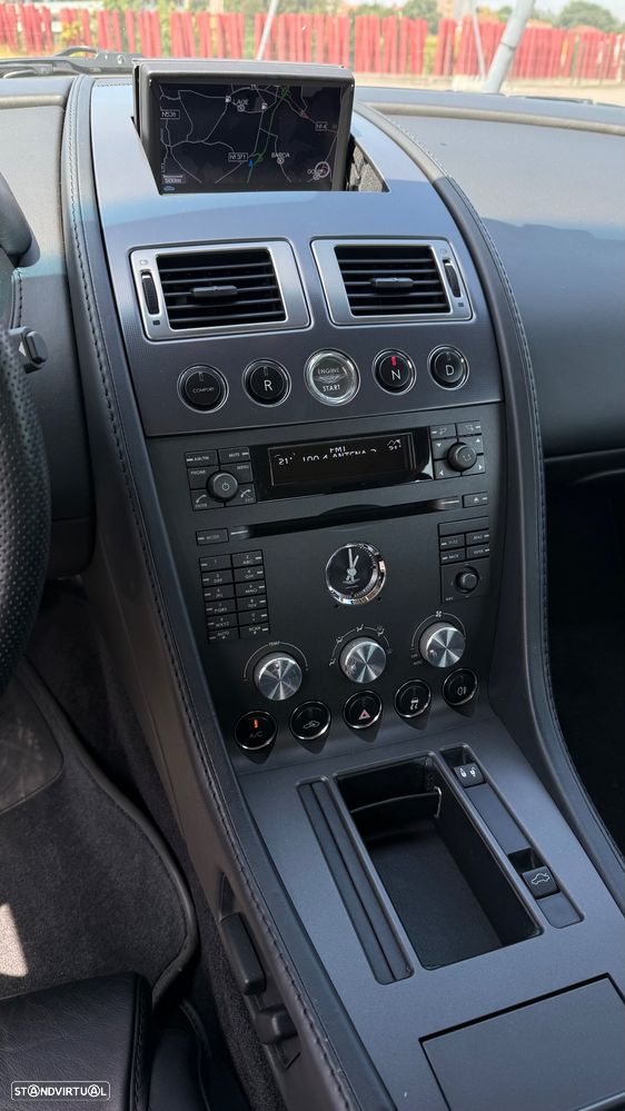 Aston Martin Vantage Coupe Sportshift - 13