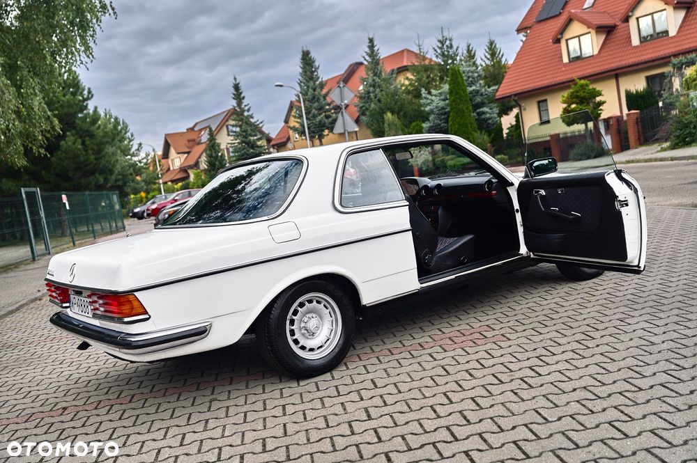 Mercedes-Benz W123 - 21