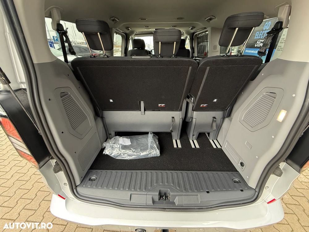 Ford Tourneo Custom - 33