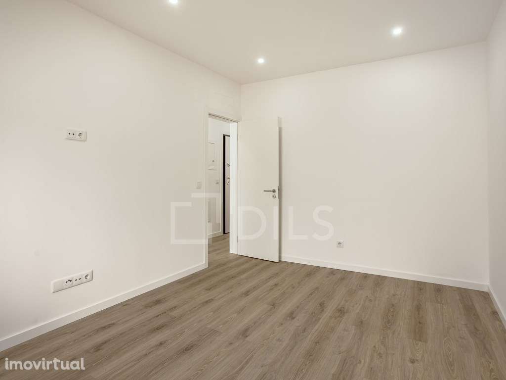 Apartamento T2 no Barreiro ,renovado, com marquise e vidros duplos - Grande imagem: 3/18