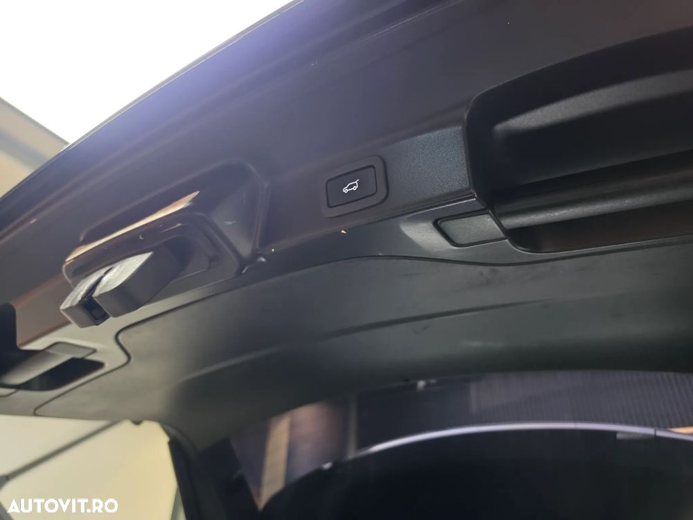 Jaguar F-Pace 20d AWD Portfolio - 35