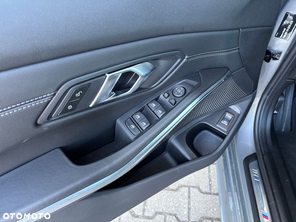 BMW Seria 3 330i xDrive M Sport sport - 36