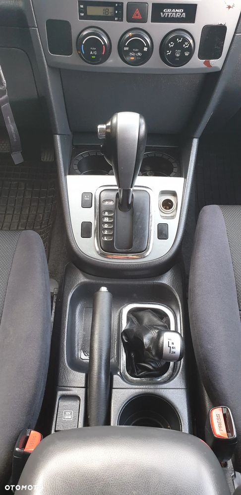 Suzuki Grand Vitara 2.0 - 21