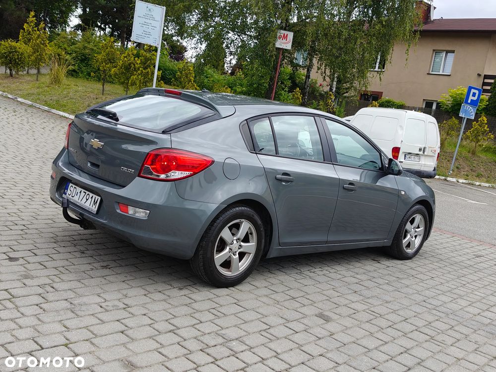 Chevrolet Cruze 1.6 LT - 12