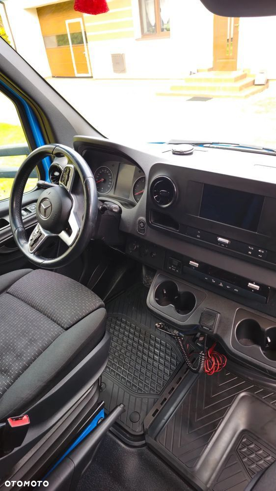 Mercedes-Benz Sprinter 319 - 9