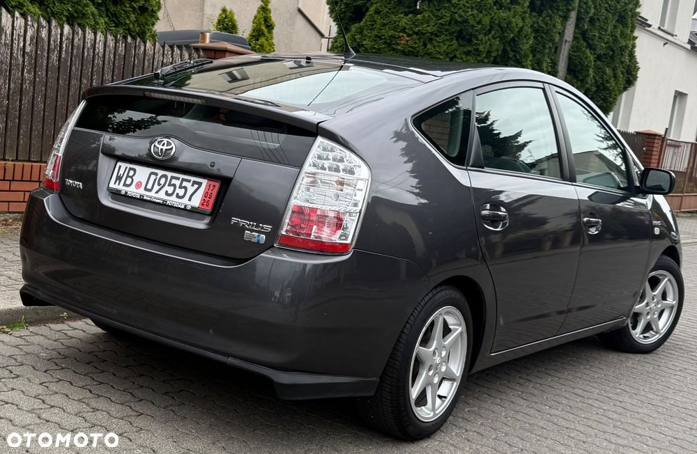 Toyota Prius (Hybrid) - 2