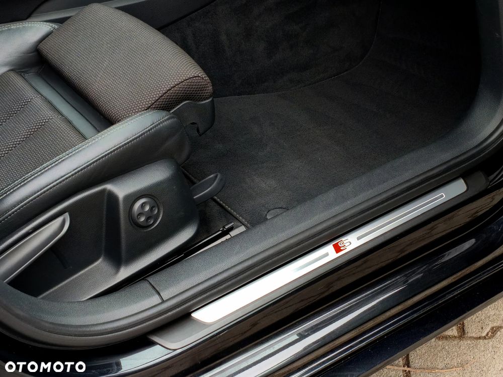 Audi A4 Avant 40 TDI S tronic S line - 16