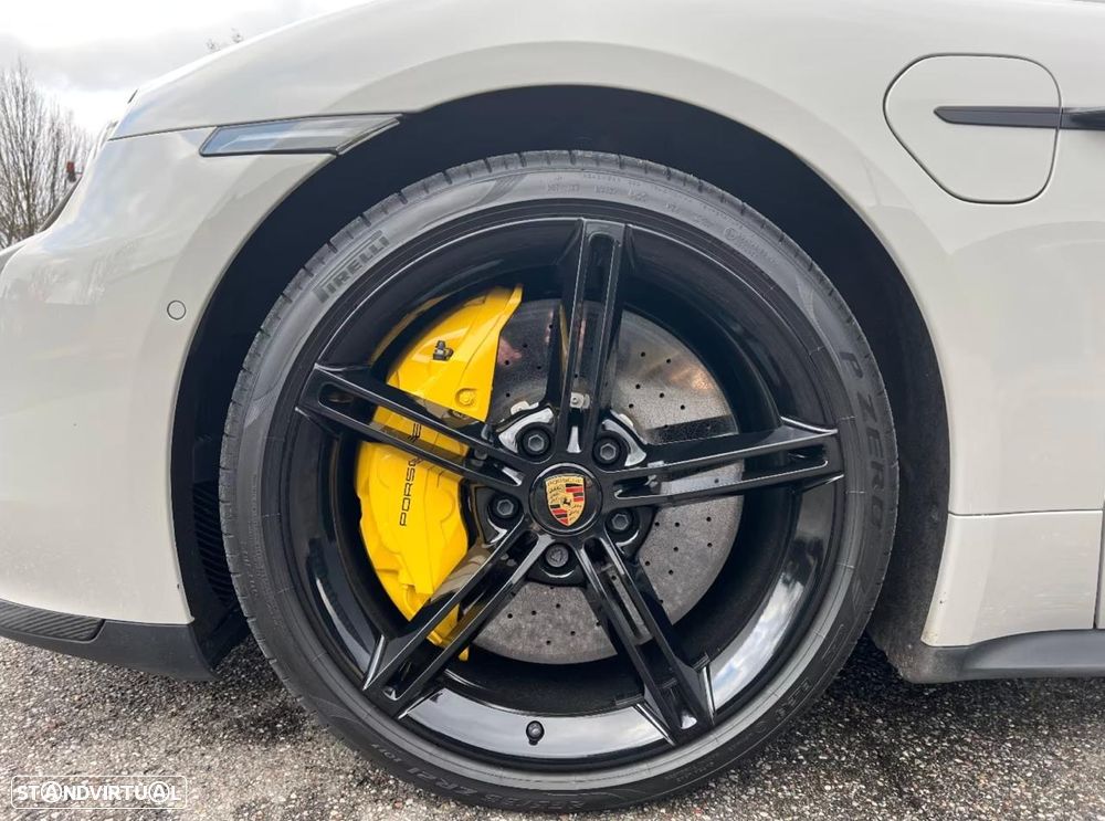 Porsche Taycan Turbo S - 10