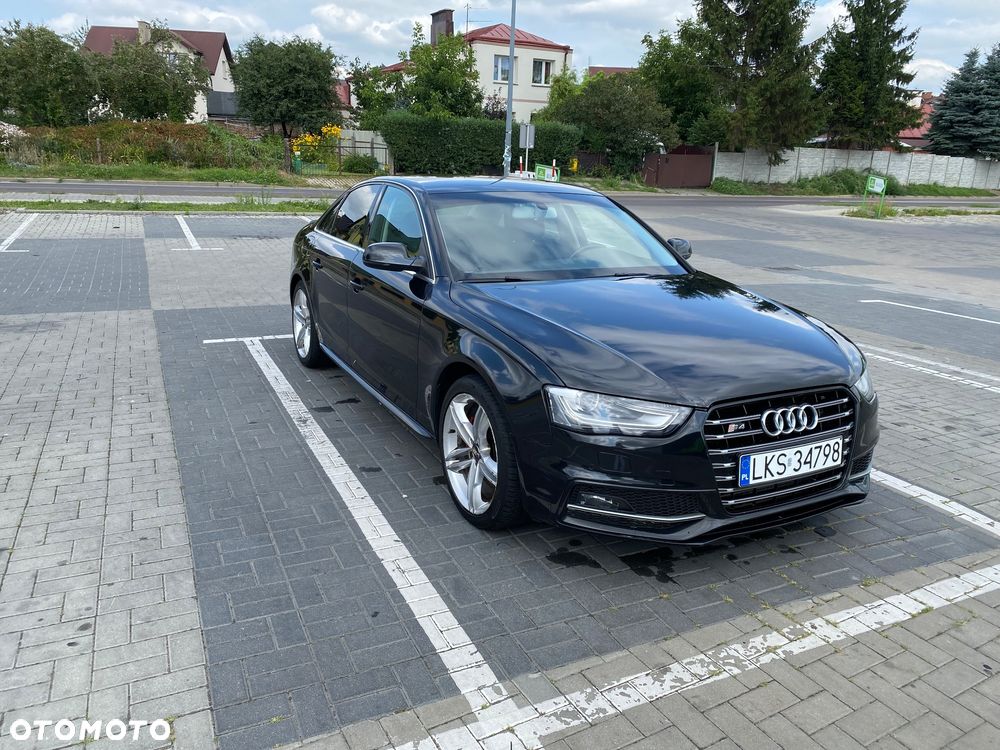 Audi A4 Limousine - 1