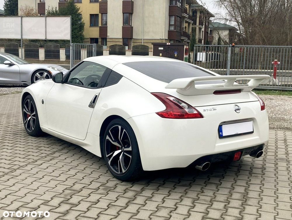 Nissan 370 Z - 7