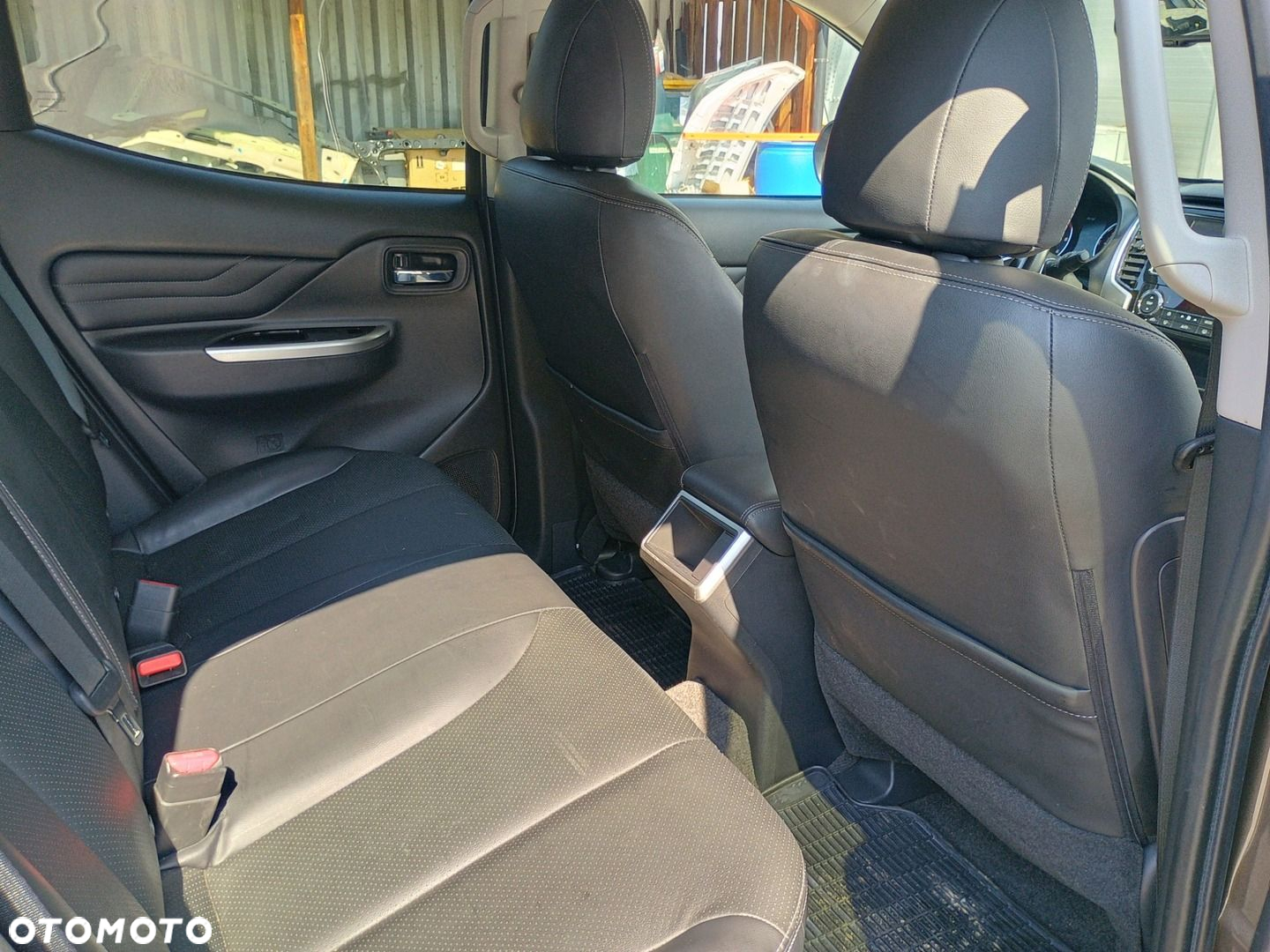 Mitsubishi L200 2.2 d DC Instyle Plus - 11