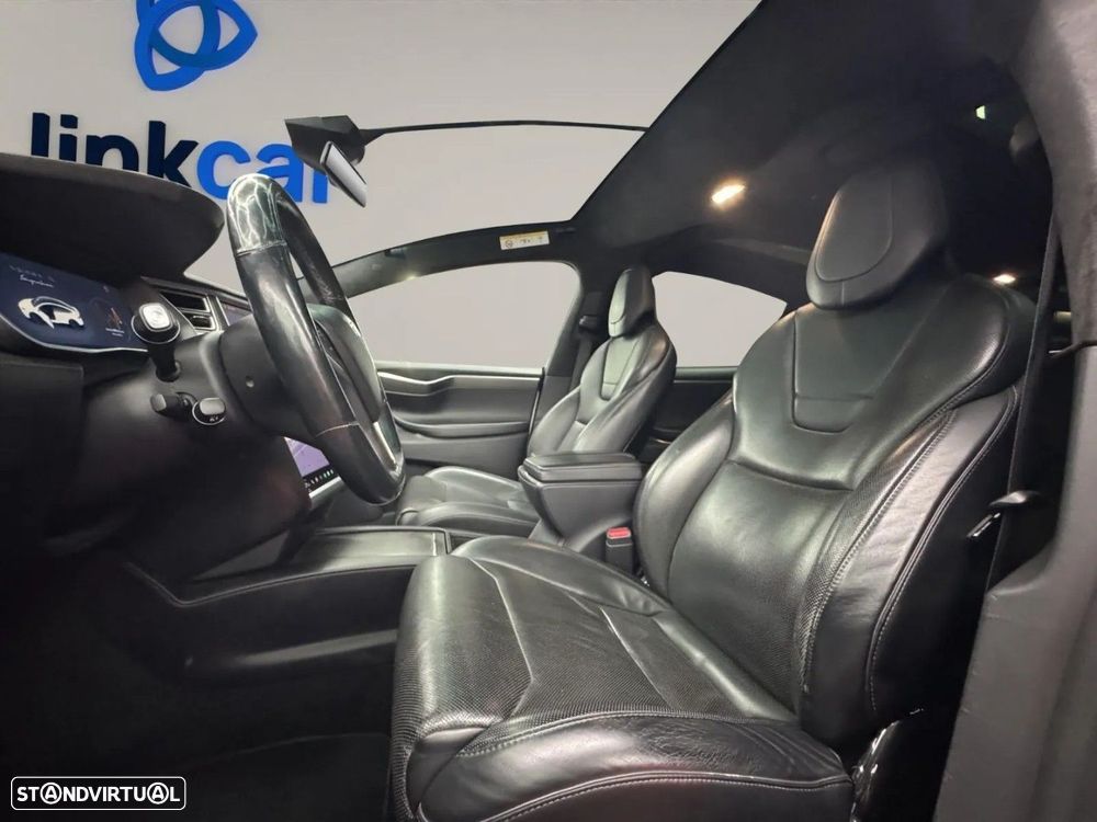 Tesla Model X - 19