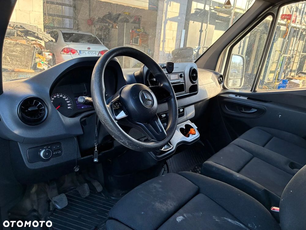 Mercedes-Benz Sprinter - 5