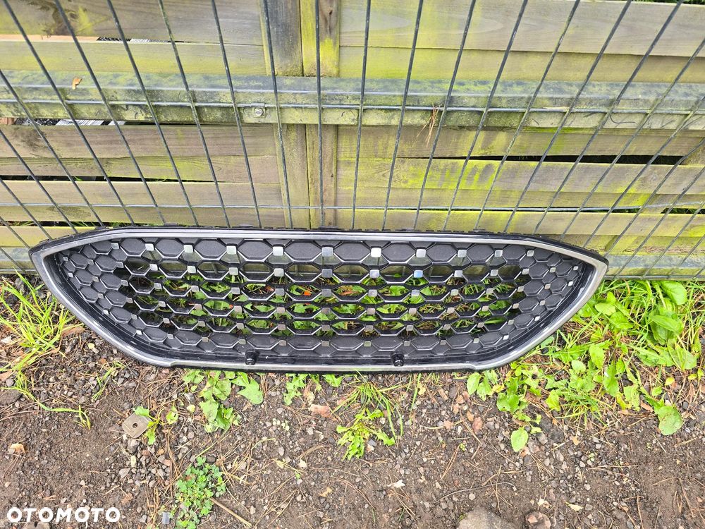 Ford puma vignale grill atrapa przód - 1