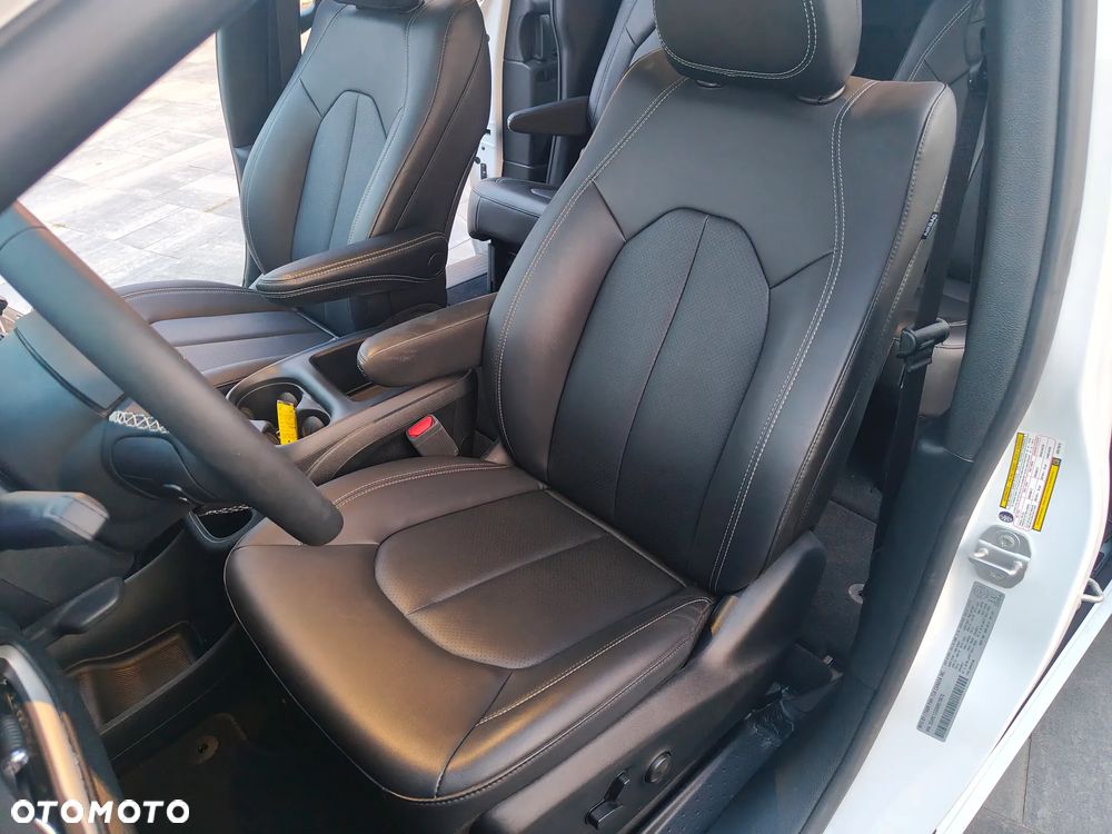 Chrysler Pacifica - 15