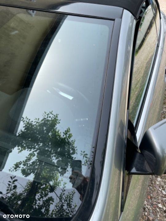 Mercedes E 207 cabrio listwa szyby przedniej przód zgarniajace chrom