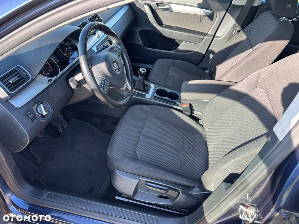 Volkswagen Passat - 10