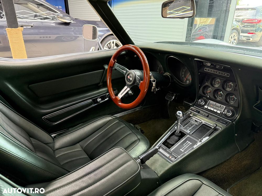 Chevrolet Corvette - 14