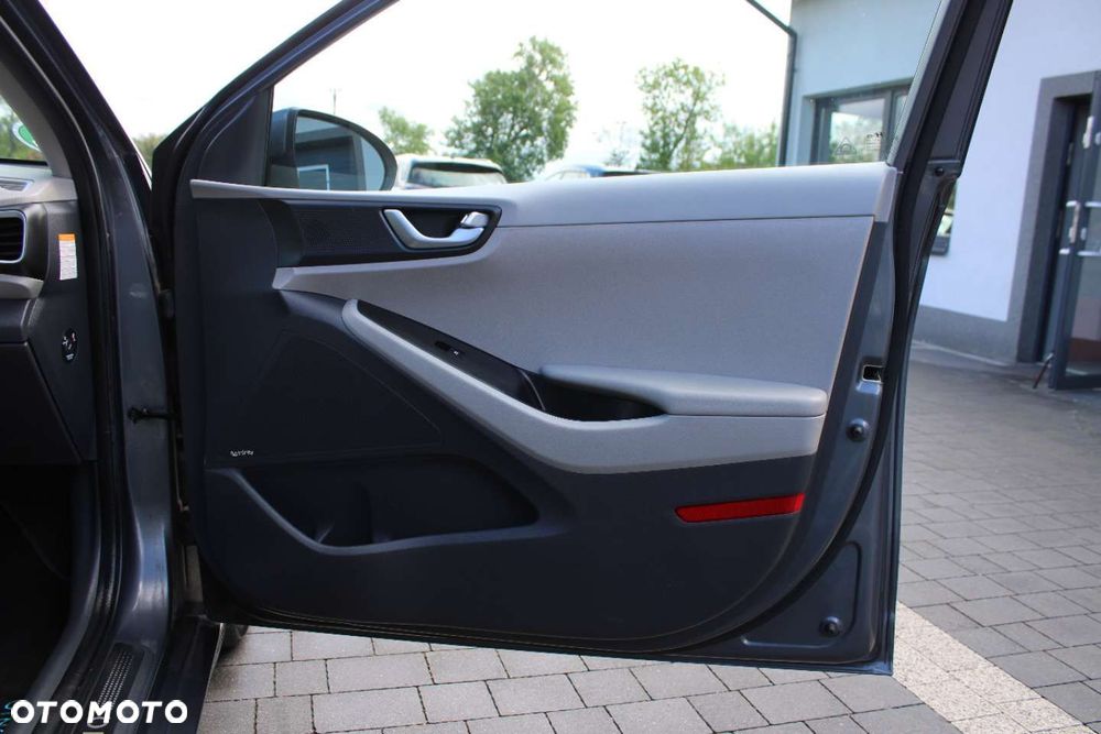 Hyundai IONIQ - 29