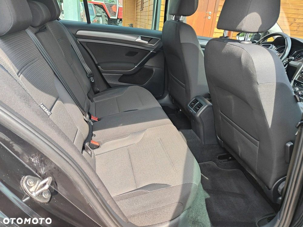 Volkswagen Golf - 29