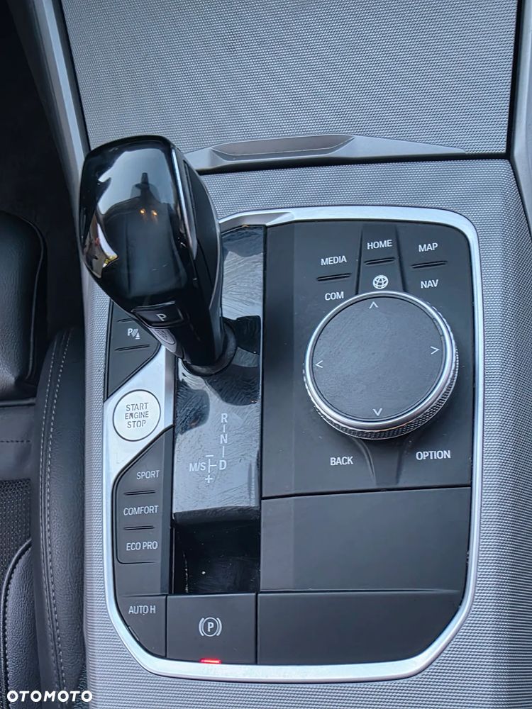 BMW Seria 3 318d mHEV - 22