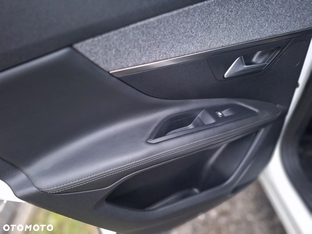 Peugeot 3008 1.2 PureTech Allure S&S - 25