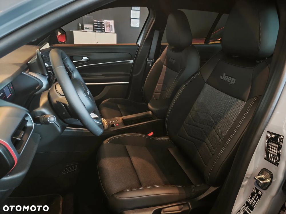 Jeep Avenger 1.2 T3 mHEV Summit FWD eDCT6 - 16