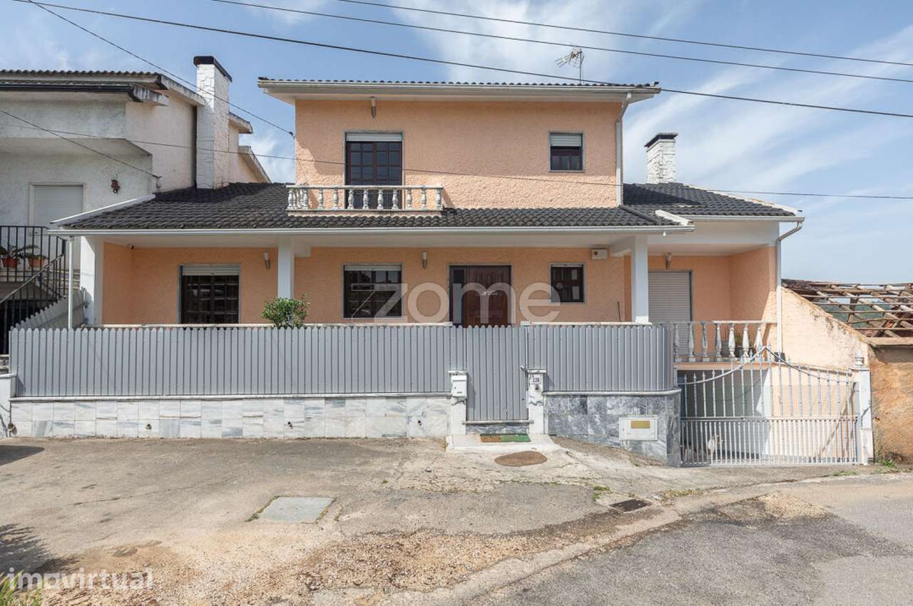 Moradia T5+1 com Garagem e Terreno nas Secarias- Arganil - Grande imagem: 2/32