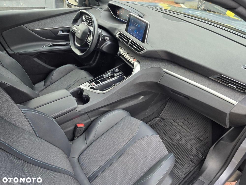 Peugeot 5008 1.2 PureTech mHEV Allure Pack S&S e-DCS6 - 17