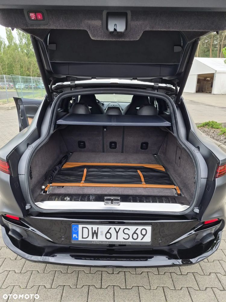 Aston Martin DBX - 37