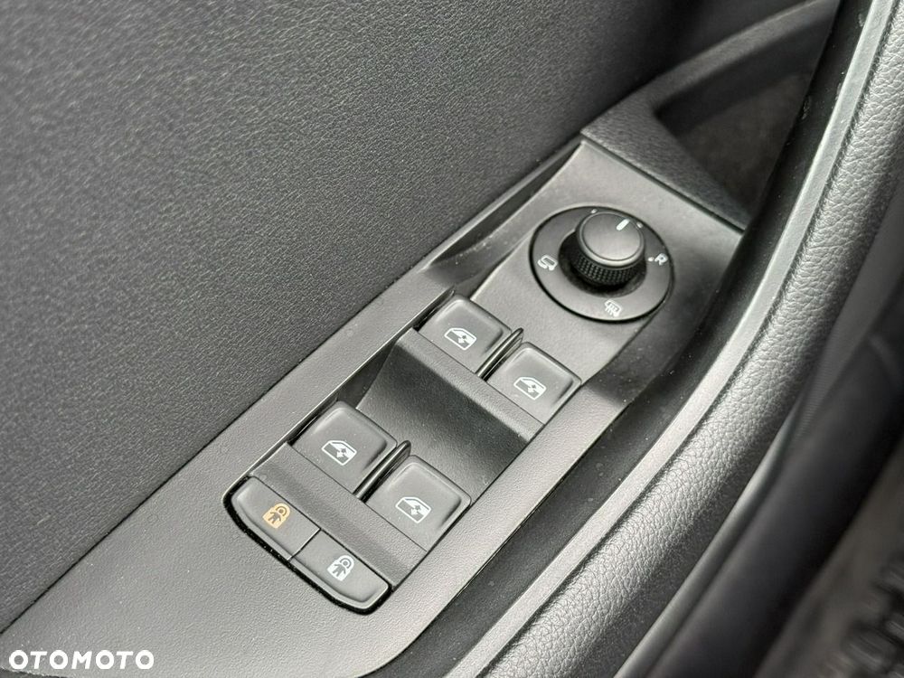 Skoda Superb 2.0 TDI SCR Ambition - 36
